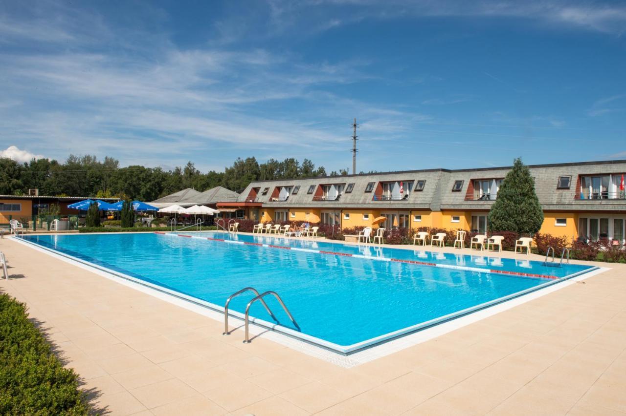 Hotel Lacotel Avenches Kültér fotó